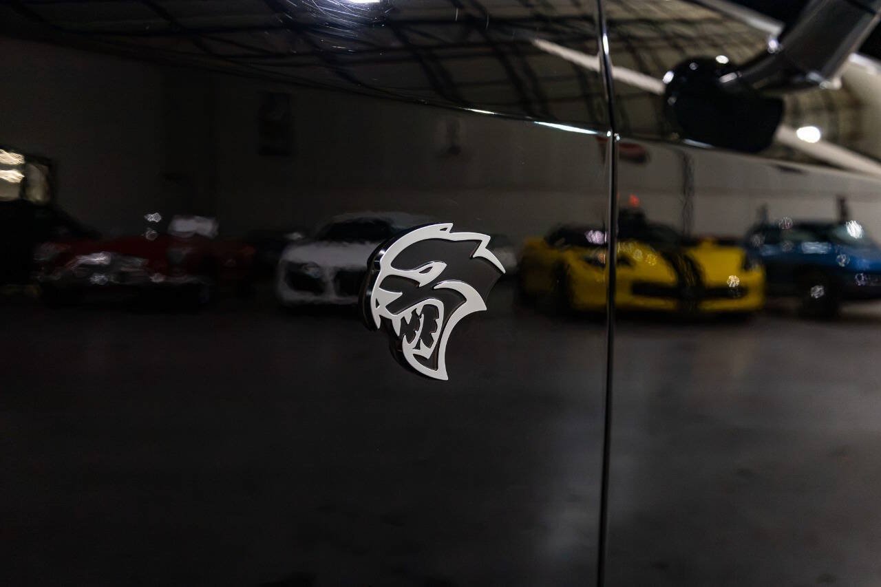 Used 2016 Dodge Challenger SRT Hellcat RWD image 23