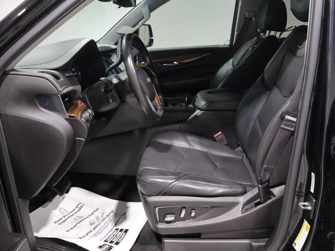 Used 2017 Cadillac Escalade Luxury AWD/4WD image 9