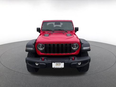 Used 2025 Jeep Wrangler Unlimited Rubicon AWD/4WD image 3