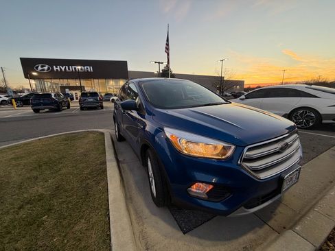 Used 2019 Ford Escape SE image 3