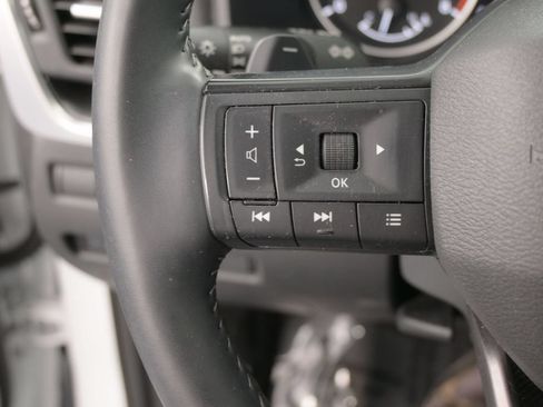 Used 2025 Nissan Rogue SV AWD/4WD image 37