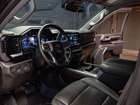 Used 2025 Chevrolet Silverado 2500 LTZ w/ Trail Boss Package image 17