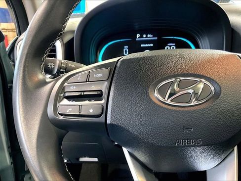 Used 2025 Hyundai Venue SEL image 24
