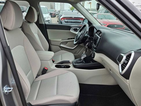 Used 2025 Kia Soul LX image 18
