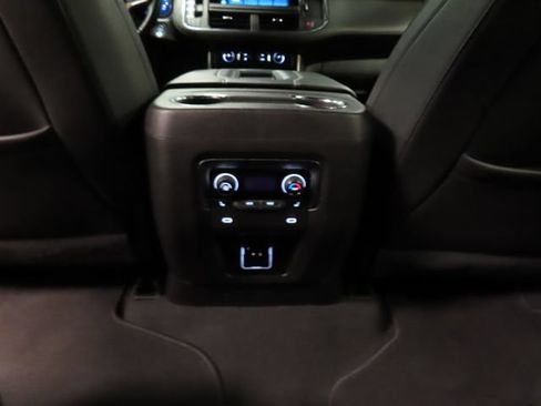 Used 2023 Chevrolet Suburban High Country RWD image 21
