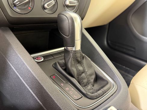 Used 2017 Volkswagen Jetta SE image 17