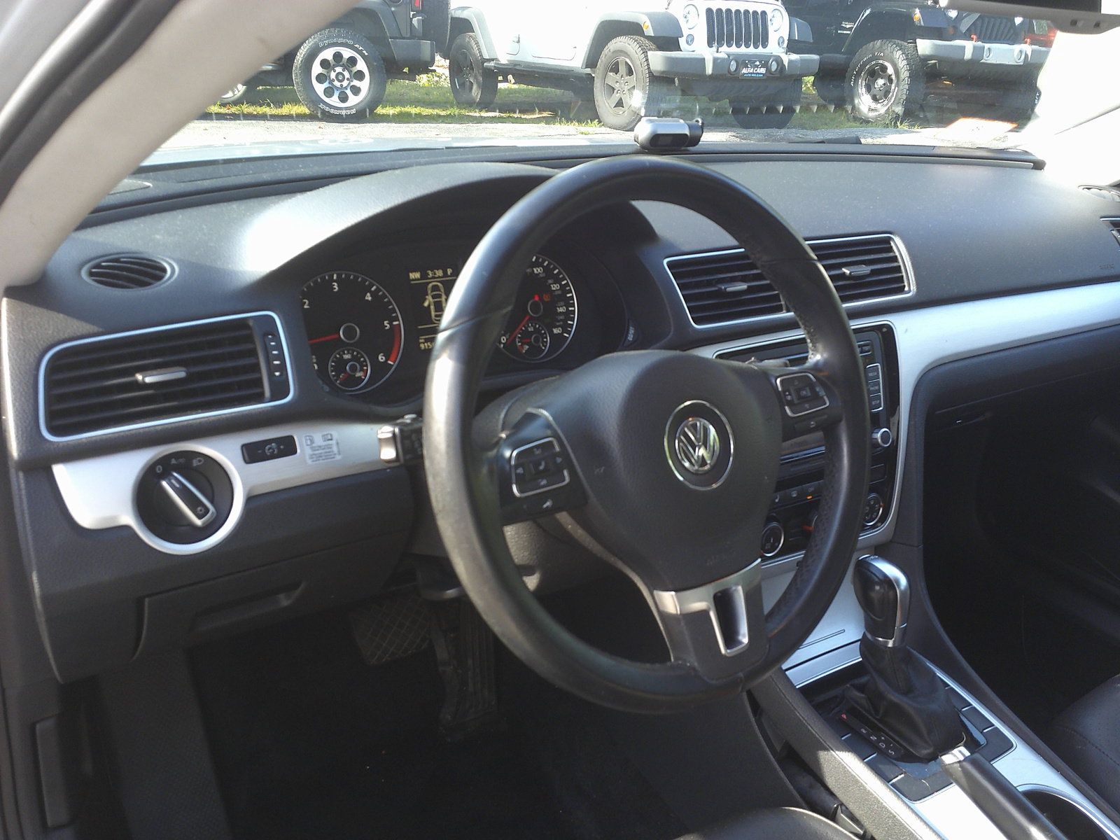 Used 2013 Volkswagen Passat TDI SE FWD image 17