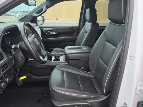 Used 2023 Chevrolet Suburban Premier AWD/4WD image 4