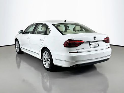 Used 2017 Volkswagen Passat 1.8T SEL Premium FWD image 7