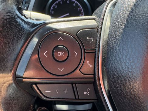Used 2018 Toyota Camry SE w/ Convenience Package FWD image 11