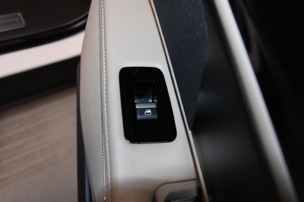 Used 2025 Lincoln Nautilus Reserve AWD/4WD image 32