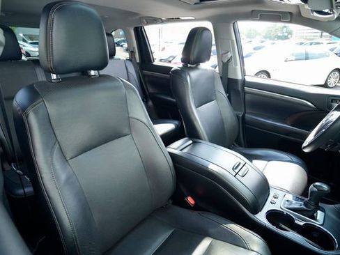 Used 2017 Toyota Highlander Limited AWD/4WD image 26