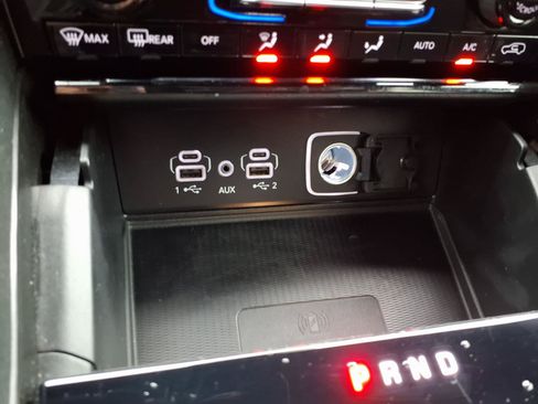 Used 2025 Jeep Grand Cherokee Altitude AWD/4WD image 8