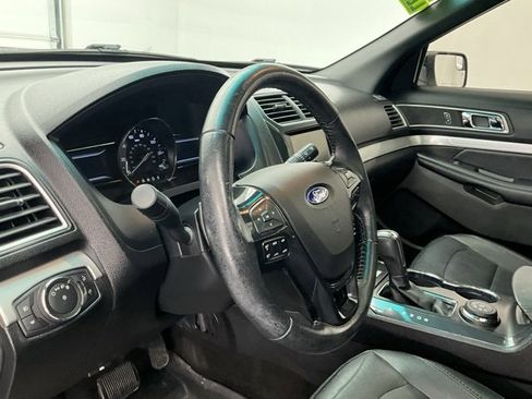 Used 2016 Ford Explorer XLT w/ Equipment Group 202A image 18