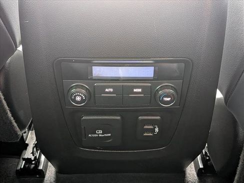 Used 2021 Buick Enclave Essence w/ Sound and Sites Package AWD/4WD image 18