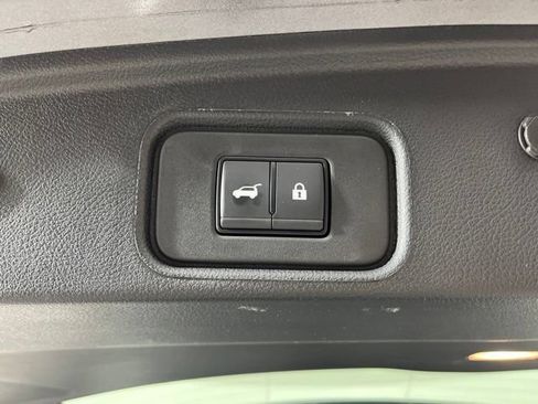 Used 2025 Nissan Pathfinder SV w/ SV Premium Package FWD image 50