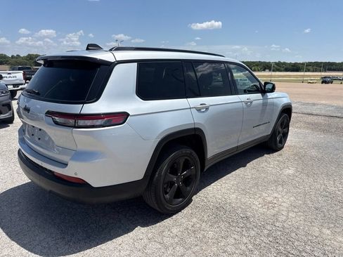 Used 2023 Jeep Grand Cherokee L Laredo AWD/4WD image 7