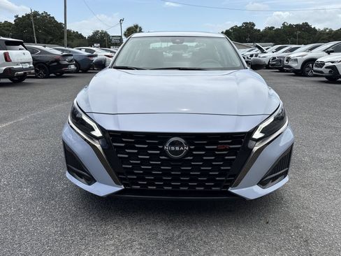Used 2023 Nissan Altima 2.5 SR w/ SR Premium Package FWD image 8
