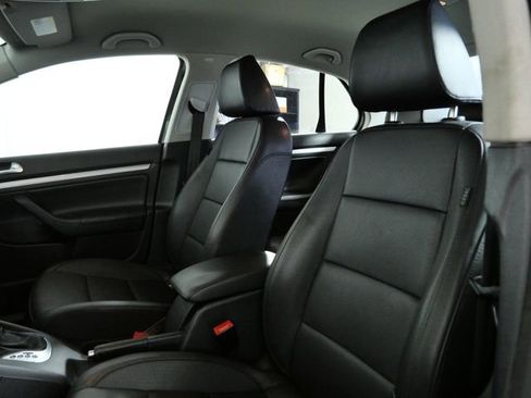 Used 2010 Volkswagen Jetta Limited Edition image 15