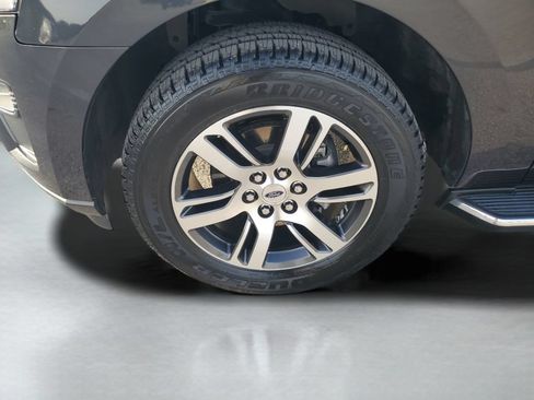 Used 2022 Ford Expedition XLT RWD image 25
