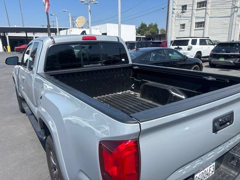 Used 2021 Toyota Tacoma SR5 RWD image 10