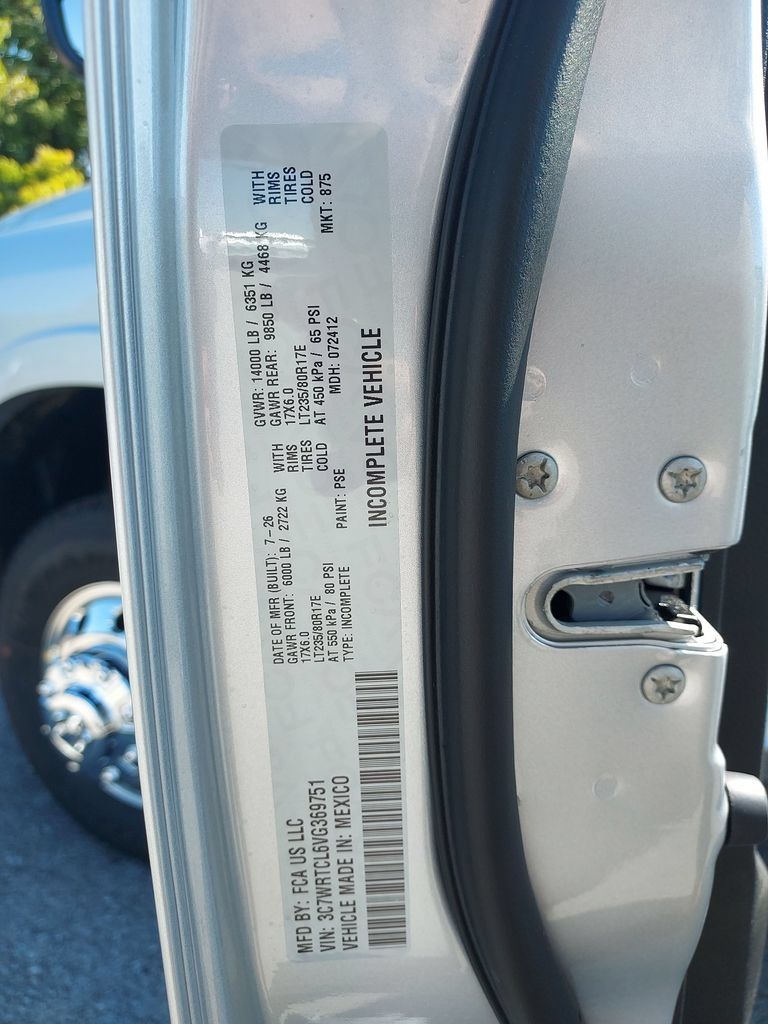New 2027 RAM 3500 Big Horn w/ Laramie Trim Package AWD/4WD image 24