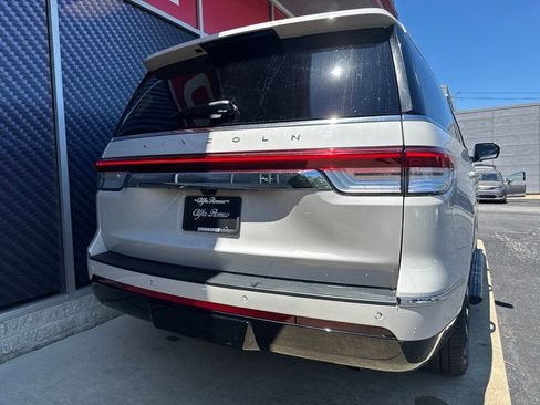 Used 2023 Lincoln Navigator Reserve AWD/4WD image 7