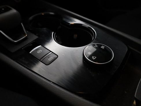 Used 2023 Nissan Rogue S image 22