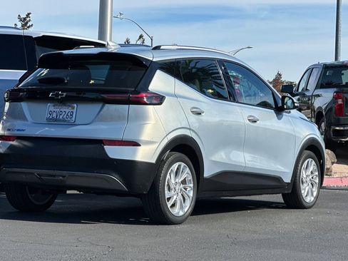 Used 2022 Chevrolet Bolt EUV LT w/ Comfort Package image 5