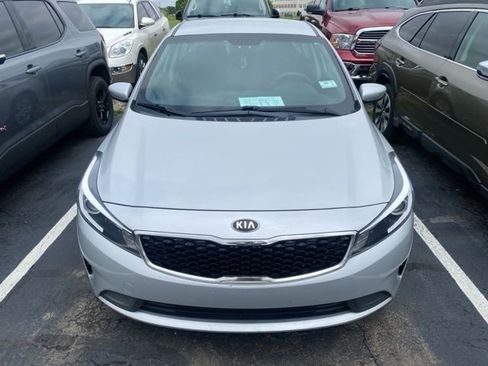 Used 2017 Kia Forte LX FWD image 2