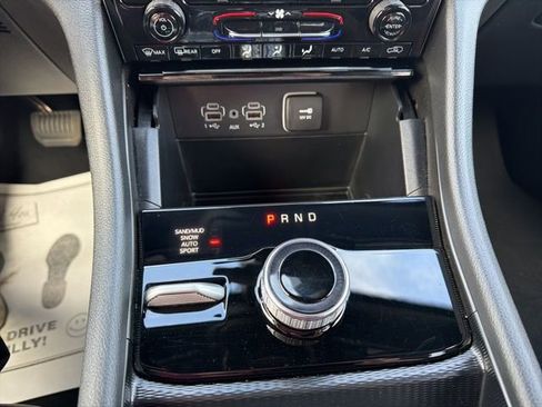 Used 2025 Jeep Grand Cherokee Limited image 27