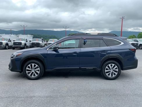 Used 2023 Subaru Outback Premium AWD/4WD image 5