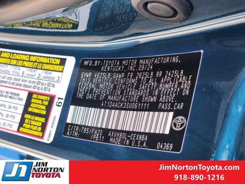 Used 2025 Toyota Camry LE FWD image 33
