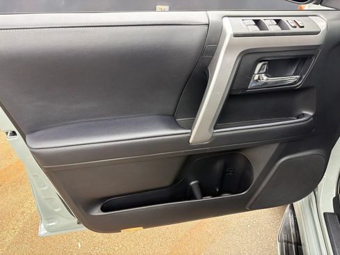 Used 2022 Toyota 4Runner TRD Sport AWD/4WD image 11