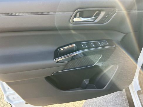 New 2026 Nissan Pathfinder Platinum AWD/4WD image 18