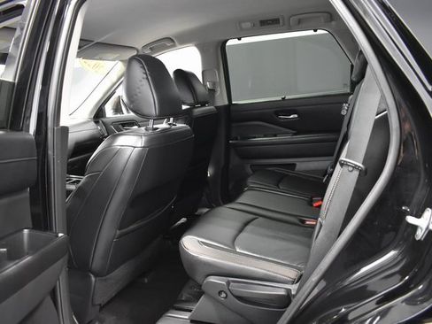 Used 2022 Nissan Pathfinder SL w/ Lighting Package (N92) image 31