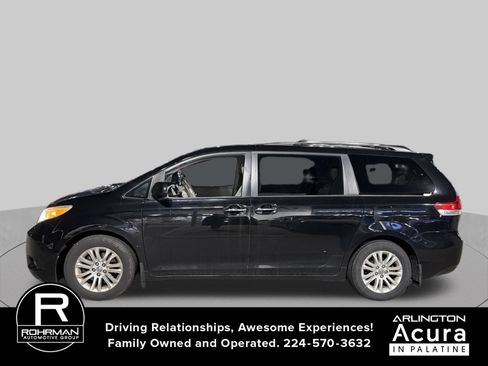 Used 2011 Toyota Sienna XLE w/ Premium Pkg FWD image 2