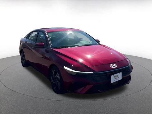 Used 2025 Hyundai Elantra Limited image 8