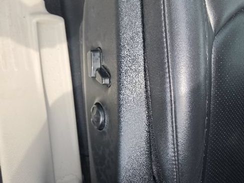 Used 2023 Chrysler Pacifica Touring-L FWD image 17