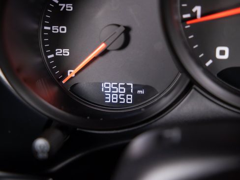Used 2025 Porsche 718 Cayman RWD image 11