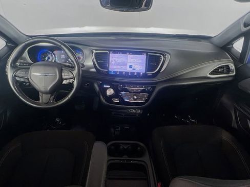 Used 2021 Chrysler Pacifica Touring w/ Uconnect Theater Family Group FWD image 28