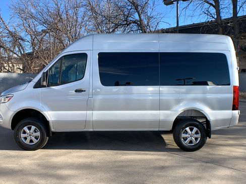 Used 2022 Mercedes-Benz Sprinter 2500 image 2