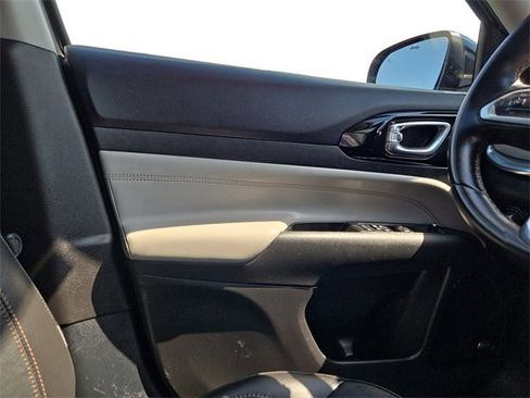 Used 2022 Jeep Compass Limited w/ Sun and Sound Group image 16