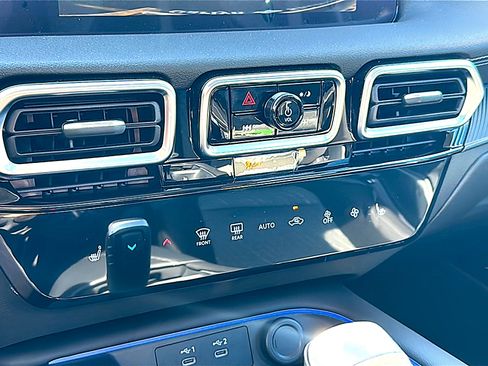 New 2026 Nissan Sentra SV w/ SV Convenience Package FWD image 23