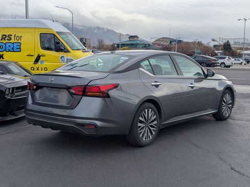 Used 2024 Nissan Altima 2.5 SV FWD image 4