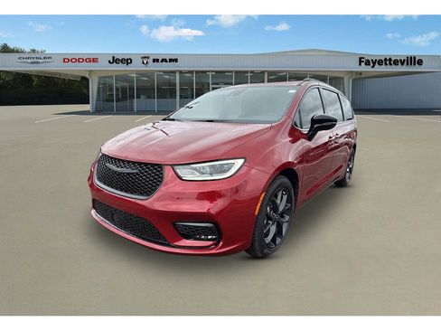 New 2026 Chrysler Pacifica Limited w/ S Appearance Package image 7