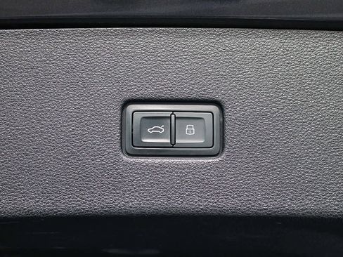 Used 2022 Audi Q8 Premium w/ Convenience Package image 42