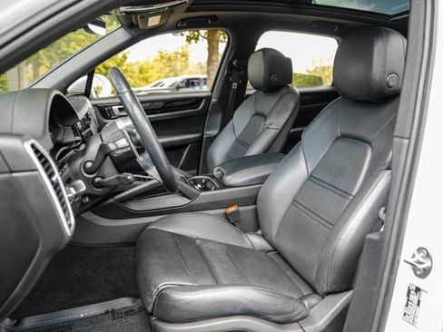 Used 2021 Porsche Cayenne AWD/4WD image 38