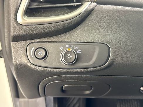 Used 2020 Chevrolet Trax LT w/ LT Convenience Package image 29