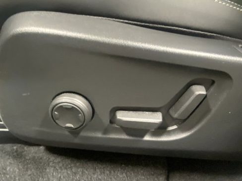 Used 2023 Volvo C40 P8 Recharge Ultimate image 11